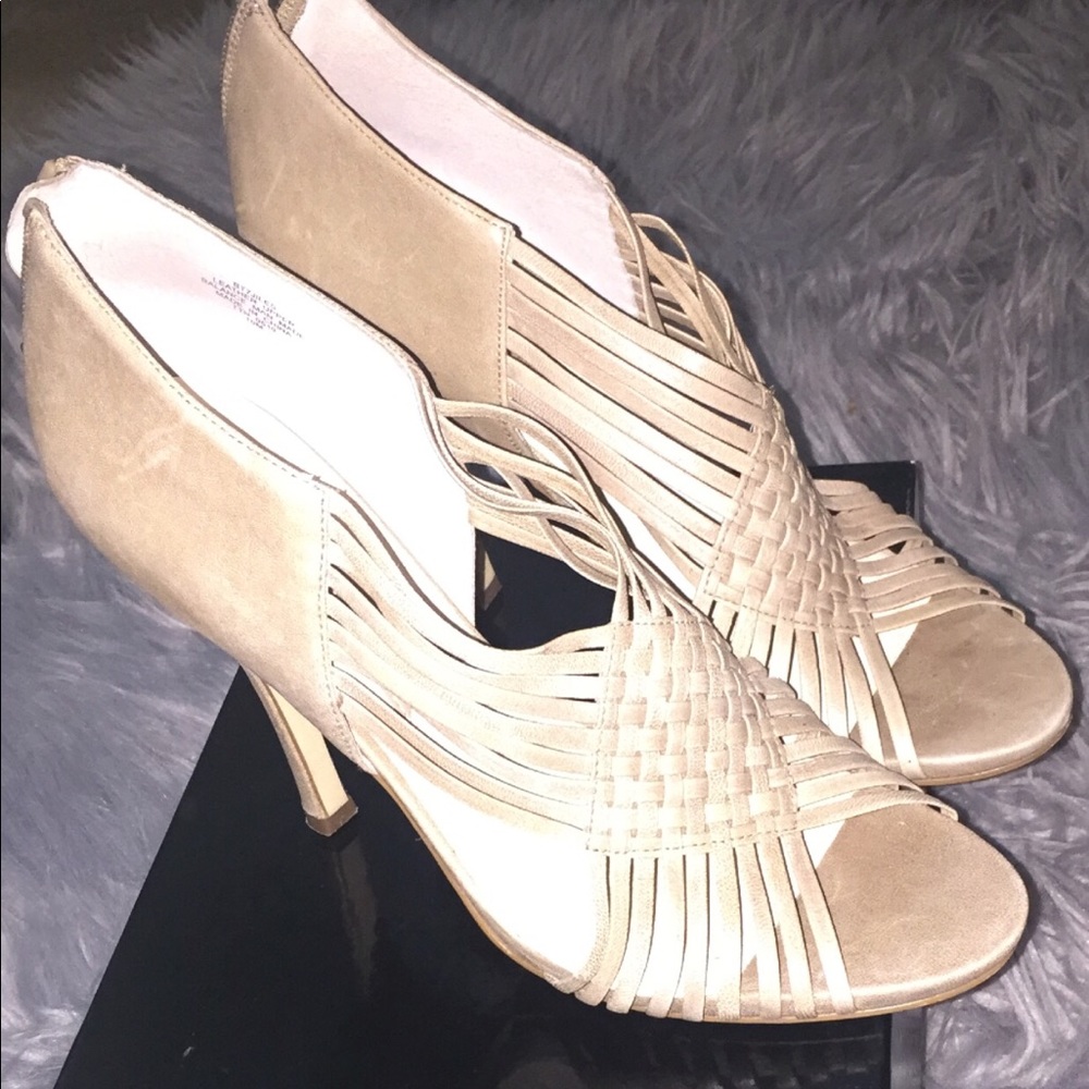 Boutique 9 women heels size 10M color taupe